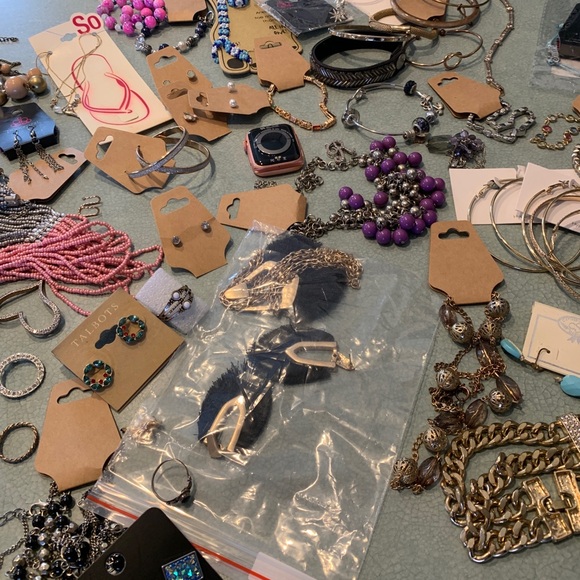 Assorted Jewelry Collection - Picture 3 of 13